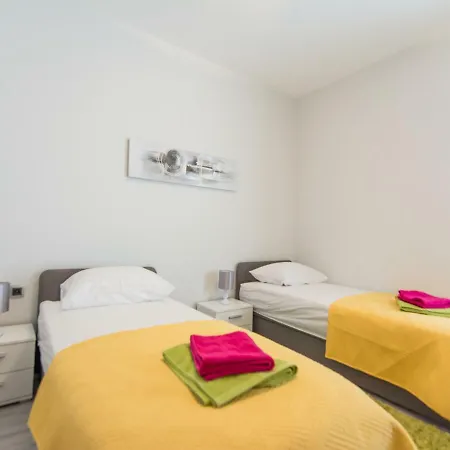 Ana 4* With Pool, Вилла Задар