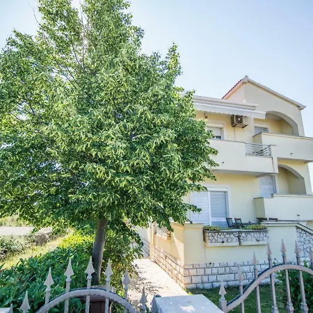 Ana 4* With Pool, Вилла *